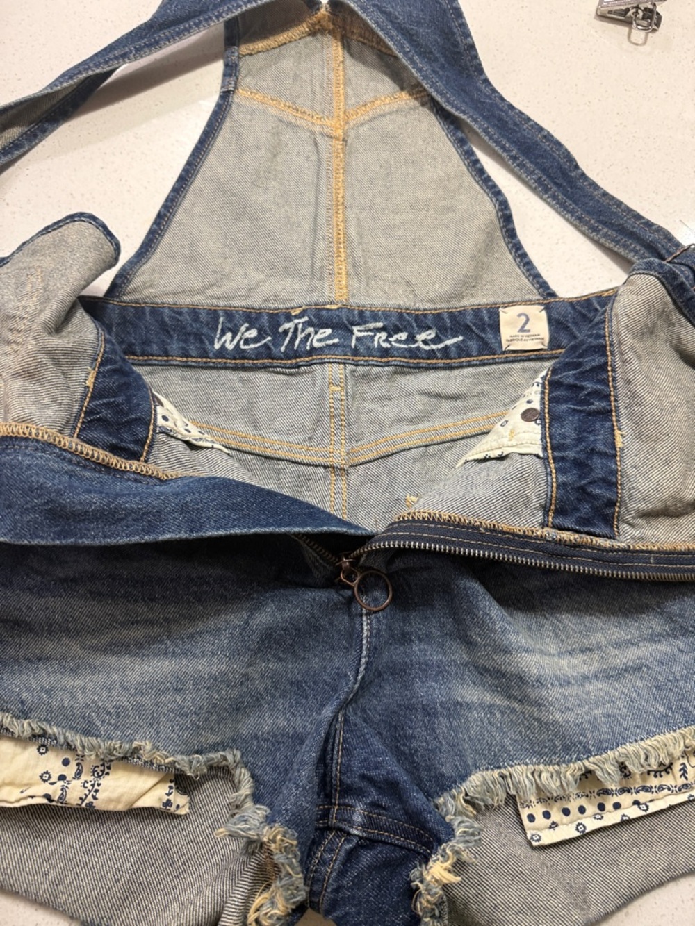 We The Free Denim Shorts
Overalls Women's Size 2 - Picture 8 of 9